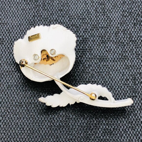 Vintage 60s TRIFARI Poppy Brooch: Creamy White Enamel Rhinestone Flower Pin - Picture 4 of 10